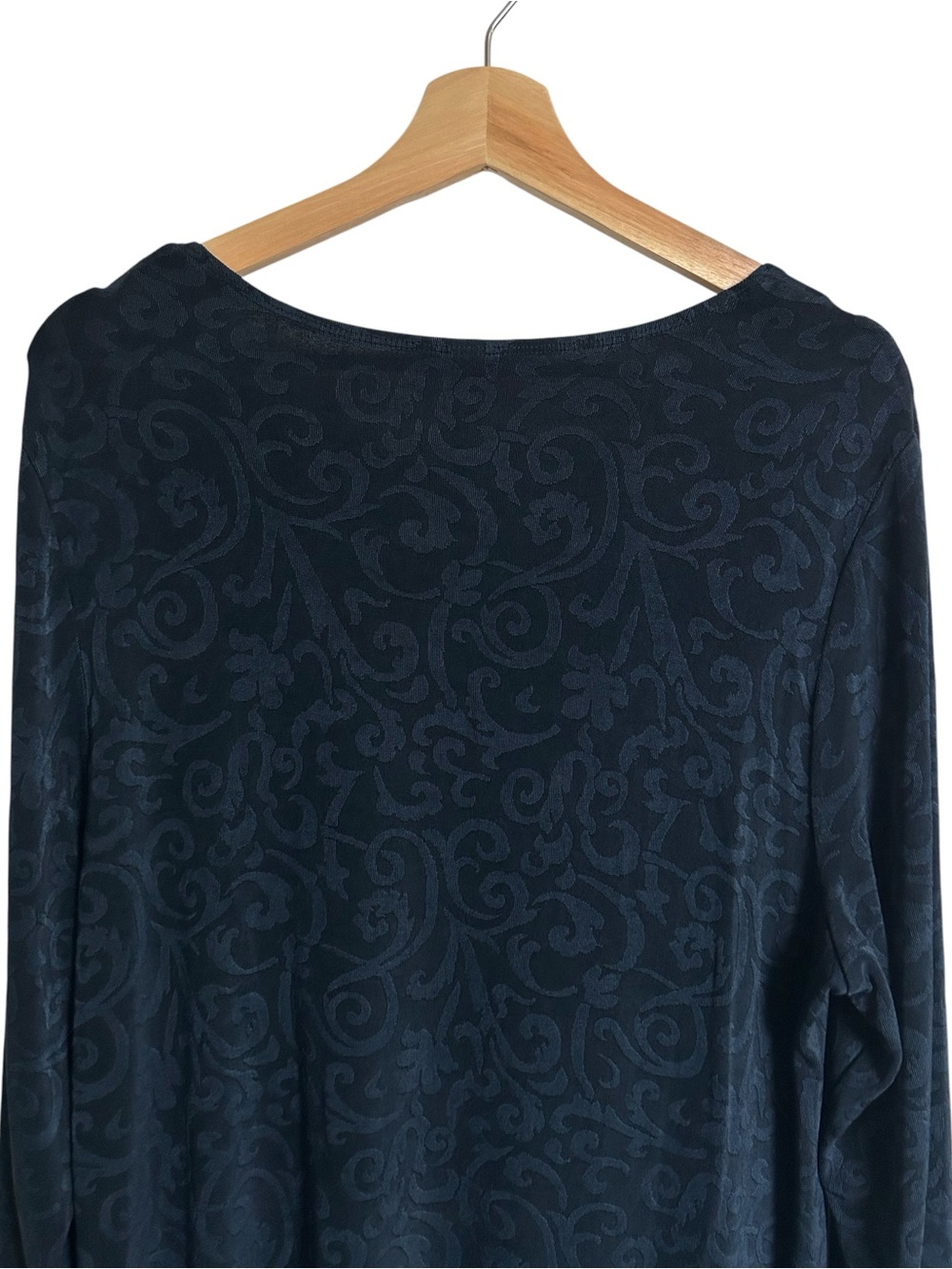 Chico’s Travelers Navy Scroll Print Tunic Top Size 3 High Low Travel Knit - Picture 8 of 10